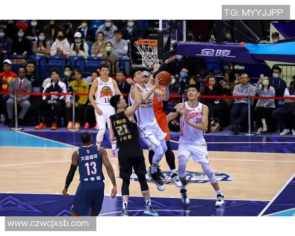 上海篮球队个人能力引发热议球员表现与团队协作的争论分析 上海篮球队个人能力引发热议球员表现与团队协作的争论分析